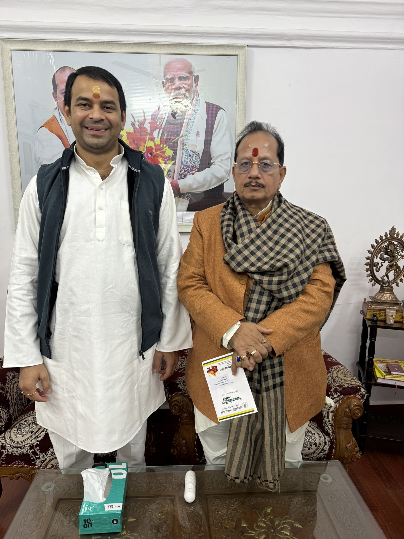 डिप्टी सीएम विजय सिन्हा के साथ तेज प्रताप यादव.