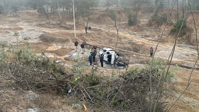 छत्तीसगढ़ में पुल से नीचे गिरी कार में लगी आग, दो लोगों की जलकर मौत