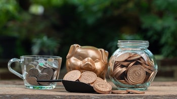 FD-Backed Credit Cards: Risks, Do They Make Sense And Top Products Available For Building Credit &mdash; Know More