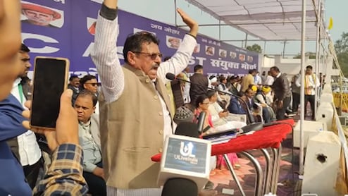 पूर्व MLA आरडी प्रजापति के व&zwj;िवाद&zwj;ित बोल-'कथावाचकों को जूते की माला पहनाकर नंगा घुमाया जाना चाहिए'