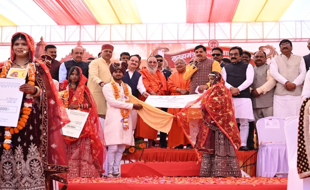 CM मोहन यादव व JP नड्&zwnj;डा ने सौंपे 49-49 हजार रुपये के चेक, मुख्यमंत्री कन्या विवाह-निकाह योजना का मिला लाभ