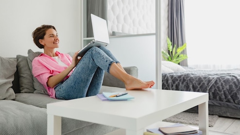 High Salary Remote Jobs: लाखों की सैलरी और परमानेंट वर्क फ्रॉम होम, गूगल-अमेजन से भी शानदार हैं ये नौकरियां