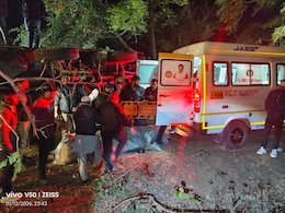 Ratlam Road Accident: भीषण सड़क हादसा,&nbsp;घाट पर रिवर्स हुए ट्रक की चपेट में आई पिकअप, 3 युवक की मौत; शादी समारोह&nbsp;से लौट रहे थे