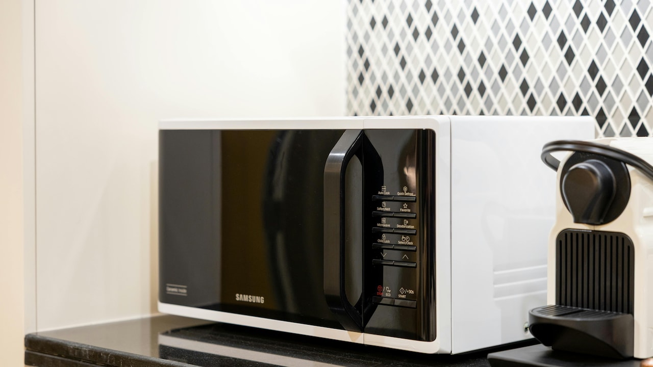 OTG Vs Microwave Oven: Which Is Better For Baking, Grilling, And Daily Cooking