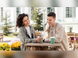 First Date Tips: पहली मुलाकात में ये काम करके जीत लें सामने वाले का दिल