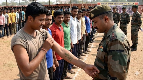 कहां टैटू बनवाने पर सेना में हो सकते हैं भर्ती, किन लोगों को मिलती है छूट? आपके हर सवाल का जवाब