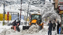 पहाड़ों पर भारी बर्फबारी, दिल्ली नोएडा में कोहरा और शीतलहर... कई राज्यों में बारिश का अलर्ट