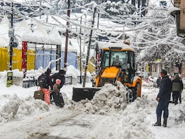 पहाड़ों पर भारी बर्फबारी, दिल्ली नोएडा में कोहरा और शीतलहर... कई राज्यों में बारिश का अलर्ट