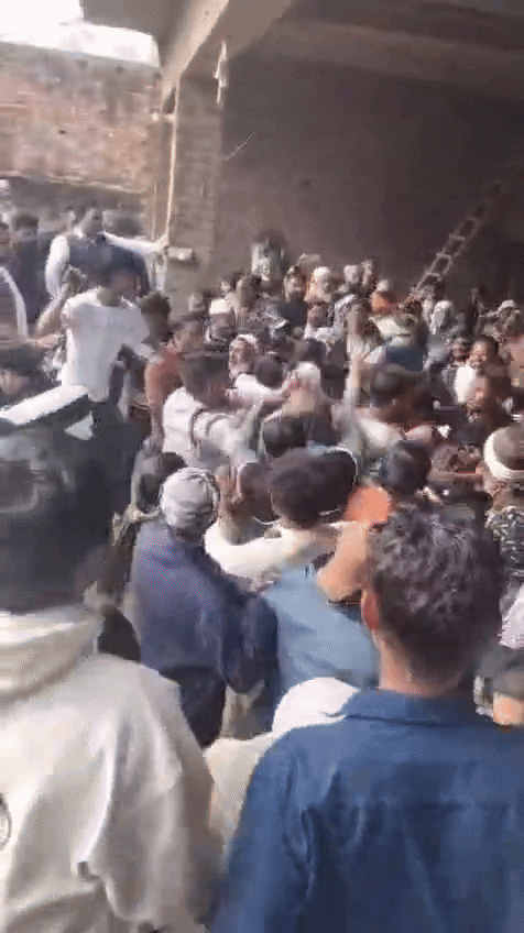 सुलह कराने बुलाई थी पंचायत, बन गया कुश्ती का अखाड़ा.... आपस में ही शुरू हो गया 'दे दनादन'