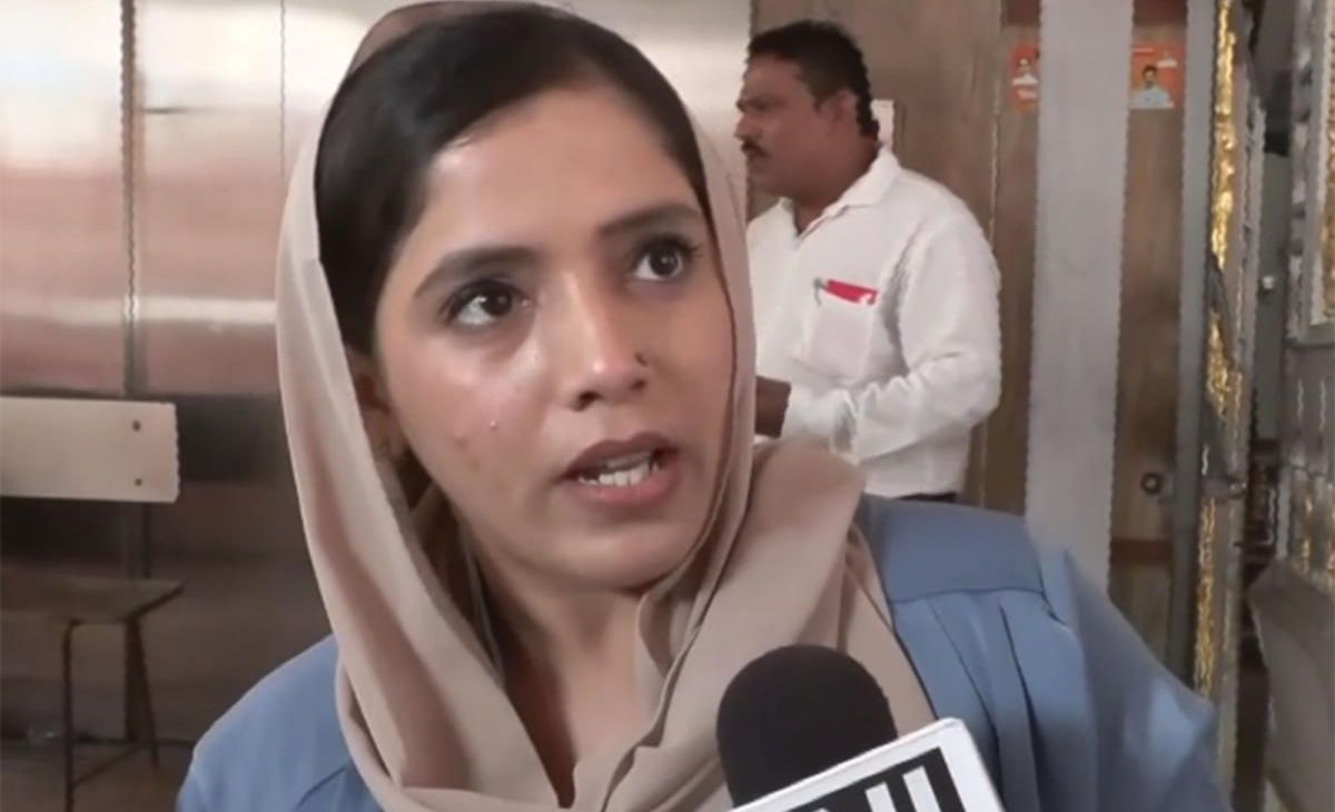 'हिजाब मुस्लिम महिलाओं की गरिमा का प्रतीक', शिवसेना UBT पार्षद सबा हारून खान हिजाब पहनने का किया बचाव