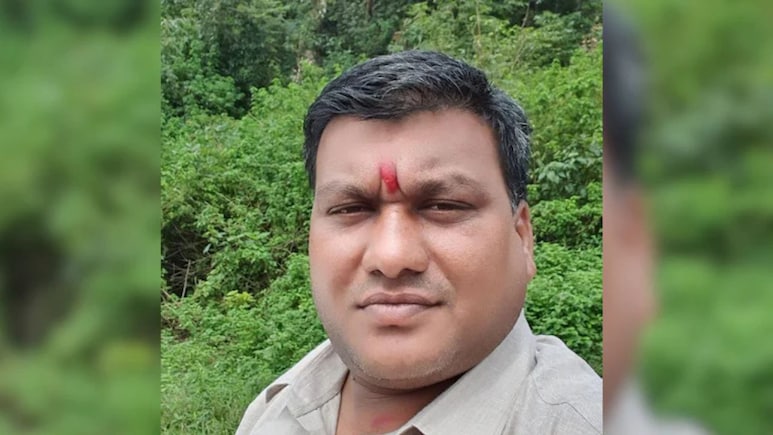 'BJP जिलाध्यक्ष ने मुझे घर बुलाकर लात घूंसे चलाए, खूब पिटाई की...' व्यापारी ने संतोष गुप्ता पर लगाए गंभीर आरोप, लोगों ने घेरा थाना