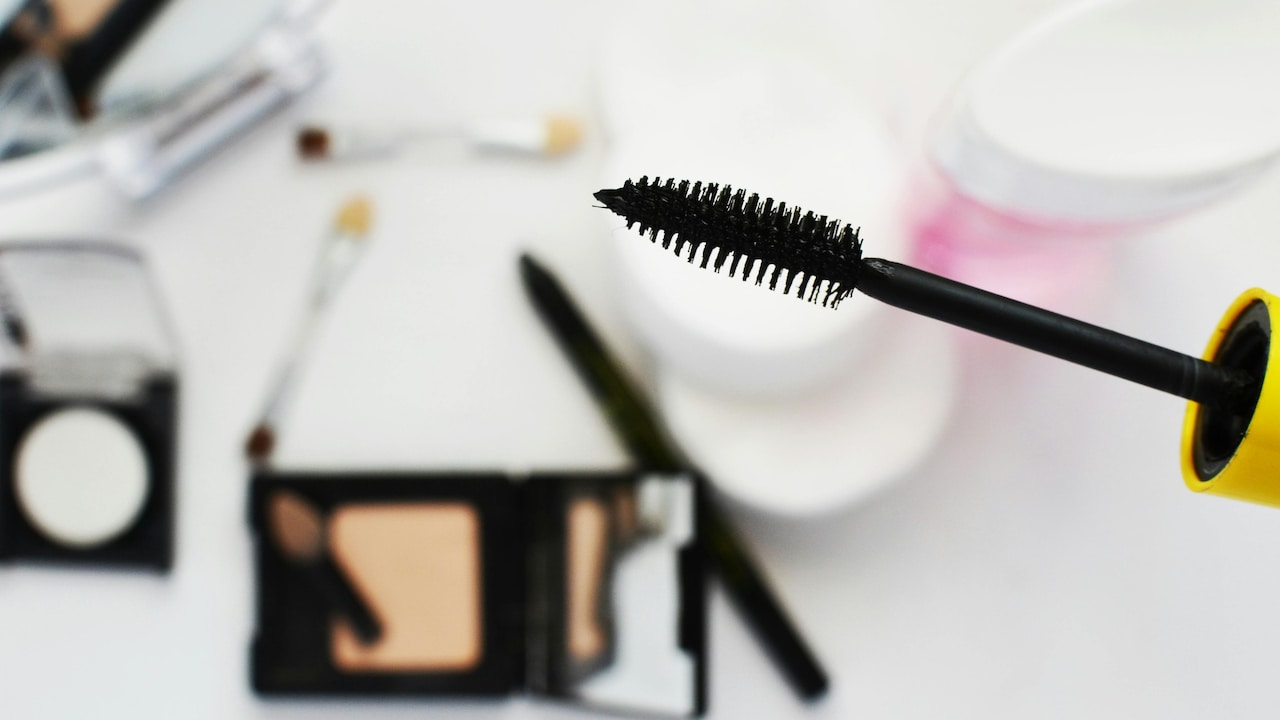 Best Long-Lasting Mascara Tips: Stop Smudging And Make Eye Makeup Stay Perfect All Day