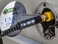 दिल्ली के द्वारका में CNG फिलिंग स्टेशन पर CNG सिलेंडर फटा, 4 लोग घायल