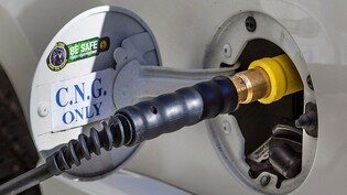 दिल्ली के द्वारका में CNG फिलिंग स्टेशन पर CNG सिलेंडर फटा, 4 लोग घायल