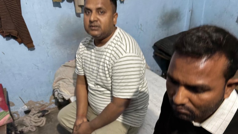 Bihar News: किसानों से 20 हजार की घूस लेते पकड़े गए दो अधिकारी, SVU की ट्रैप कार्रवाई से कैमूर में मचा हड़कंप