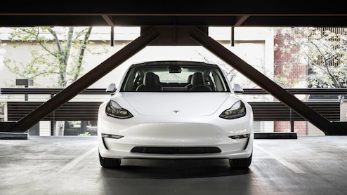 SpaceX+Tesla=Berkshire Hathaway? Chamath Palihapitiya Weighs In