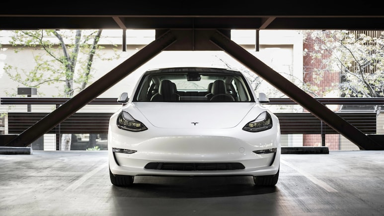 SpaceX+Tesla=Berkshire Hathaway? Chamath Palihapitiya Weighs In