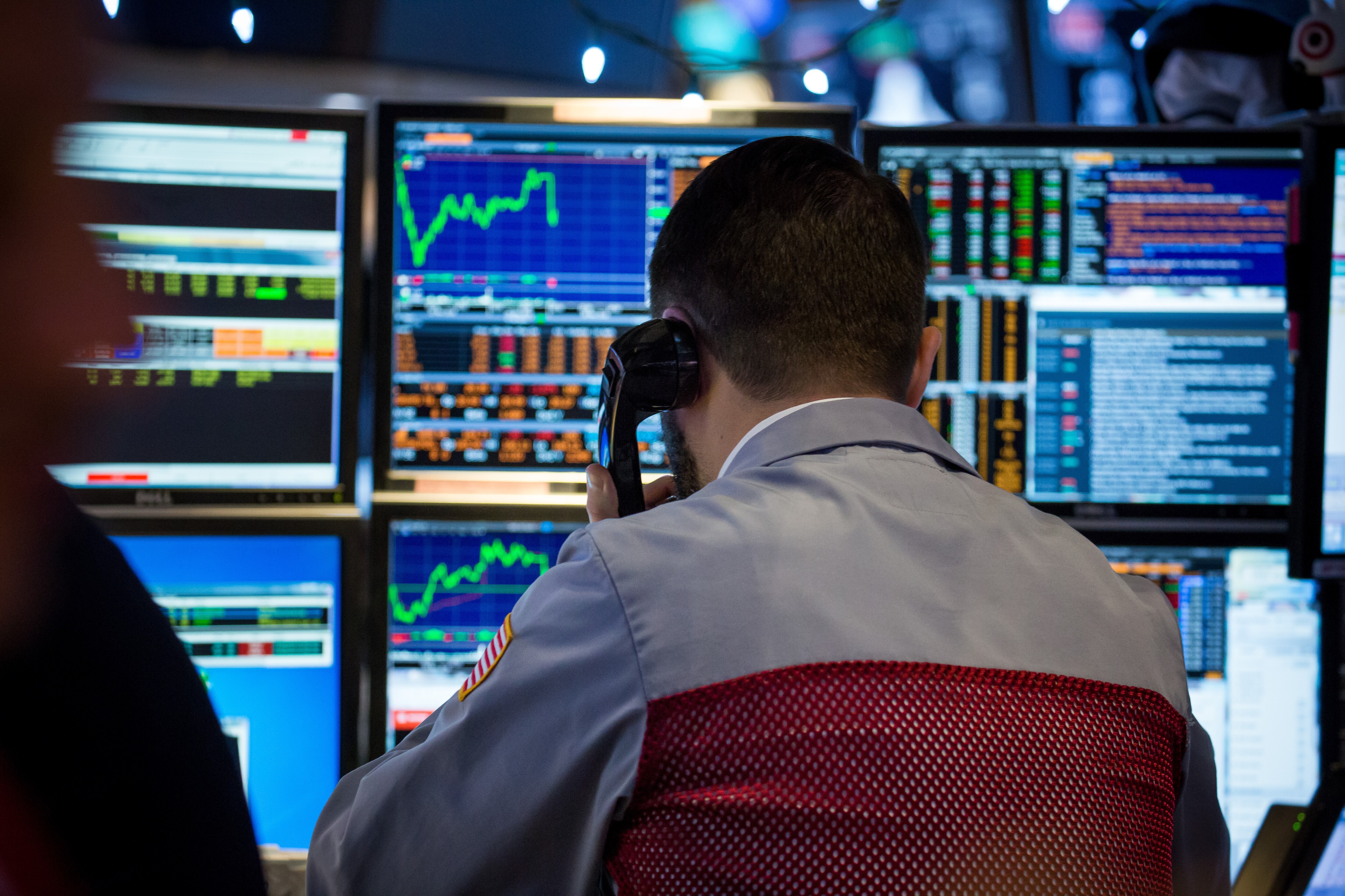 Sensex At 1-Week Low, Nifty Below 8,350 On Earnings Letdown