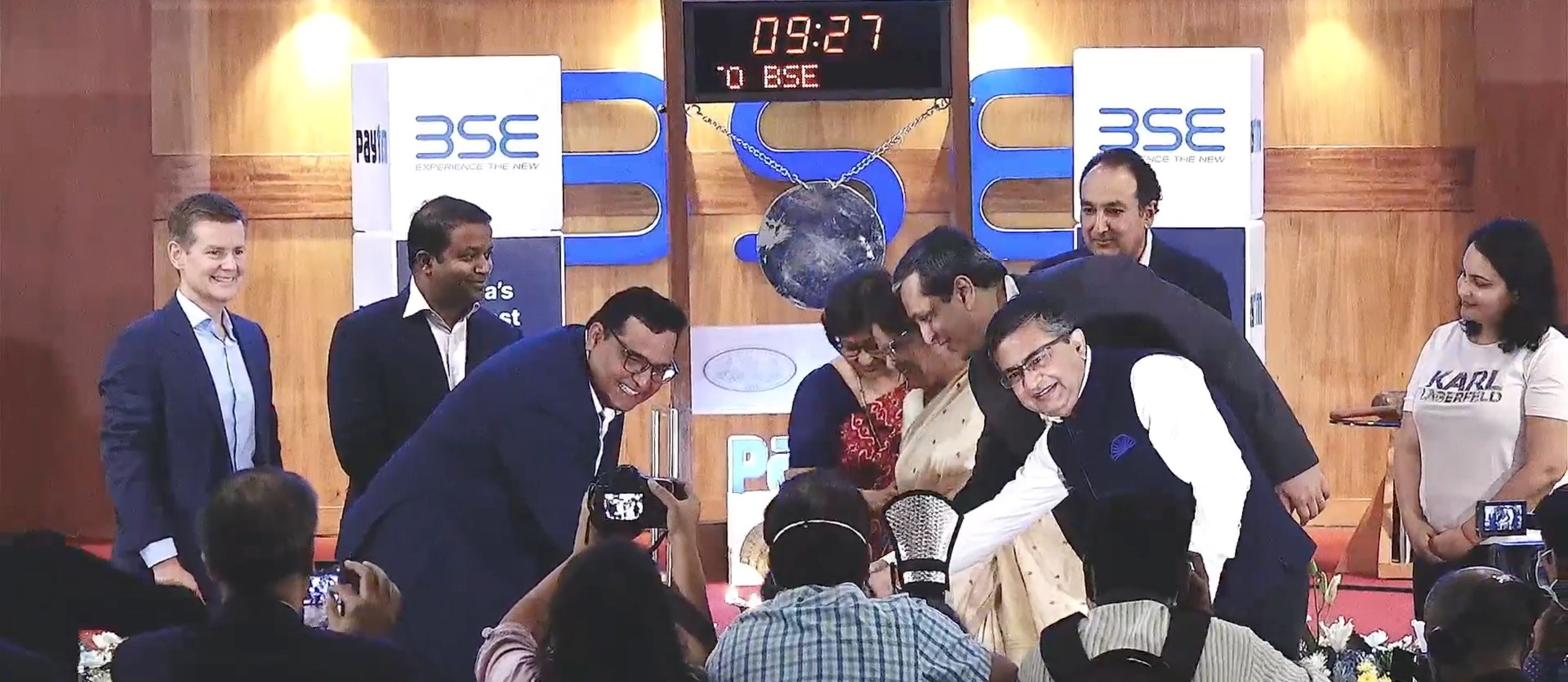 Paytm Ends 27% Lower On Market Debut