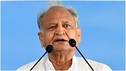 Rajasthan Politics: 'अफसरों, कानून याद रखना...' वोटर लिस्ट विवाद पर भड़के अशोक गहलोत, BJP को दी चेतावनी