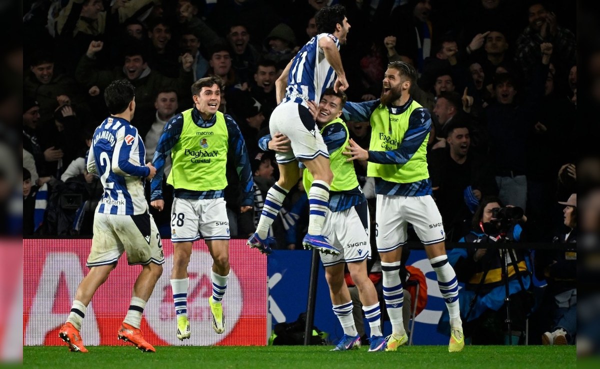 Barcelona Beaten At Real Sociedad As La Liga Title Race Tightens