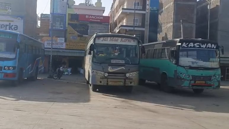 Rajasthan: निजी बसों का चक्का जाम, परिवहन विभाग के विरोध में हड़ताल पर उतरे बस संचालक