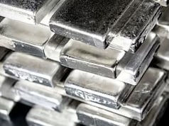 चांदी 60% महंगी, 2.5 लाख से रिकॉर्ड 4 लाख के पार कीमतें- क्यों बेतहशा महंगी हुई चांदी? समझें पूरा गणित