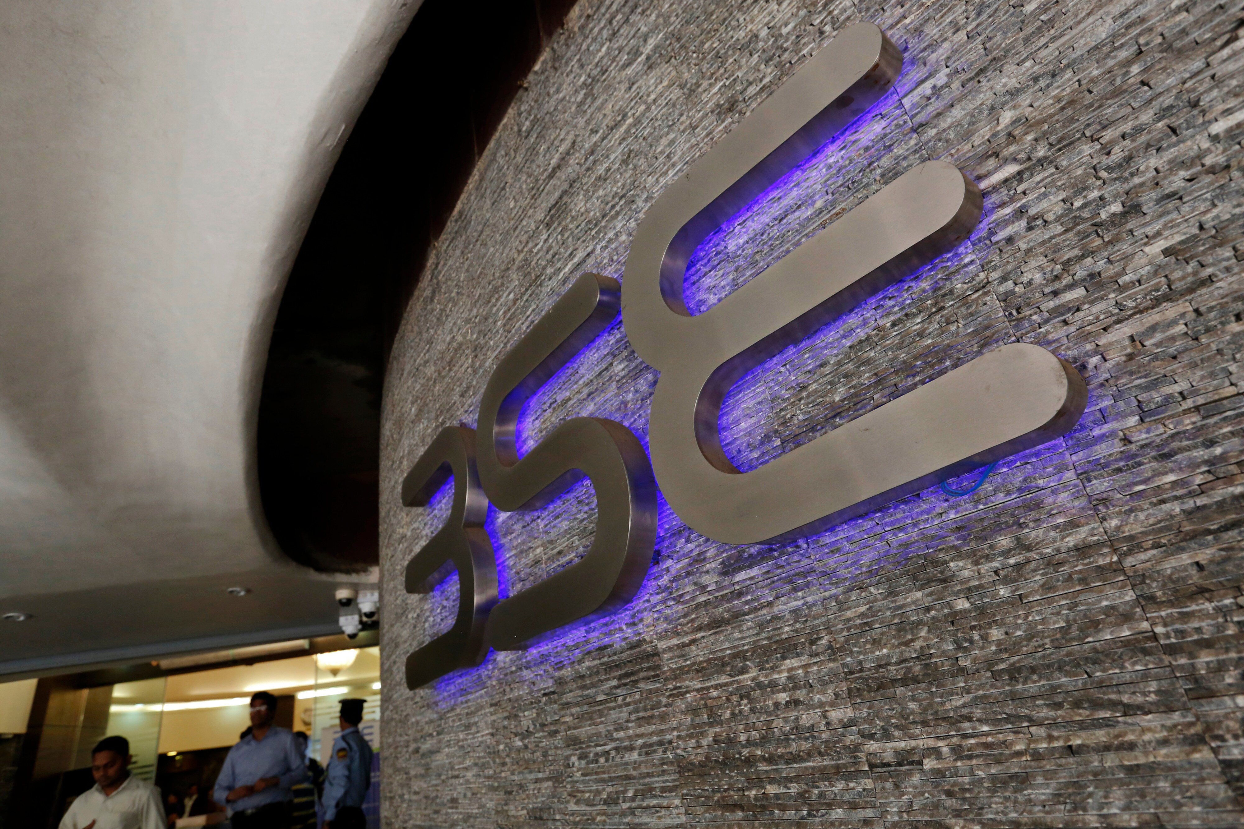 BSE-Listed Companies&rsquo; Promoters Pledge Shares Worth Rs 2.64 Lakh Crore