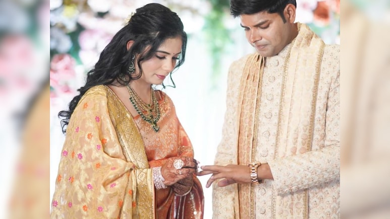 महाकुंभ में हुई मुलाकात, शादी तक पहुंच गई बात, एकदम यूनिक है इस IAS कपल  की लव स्टोरी