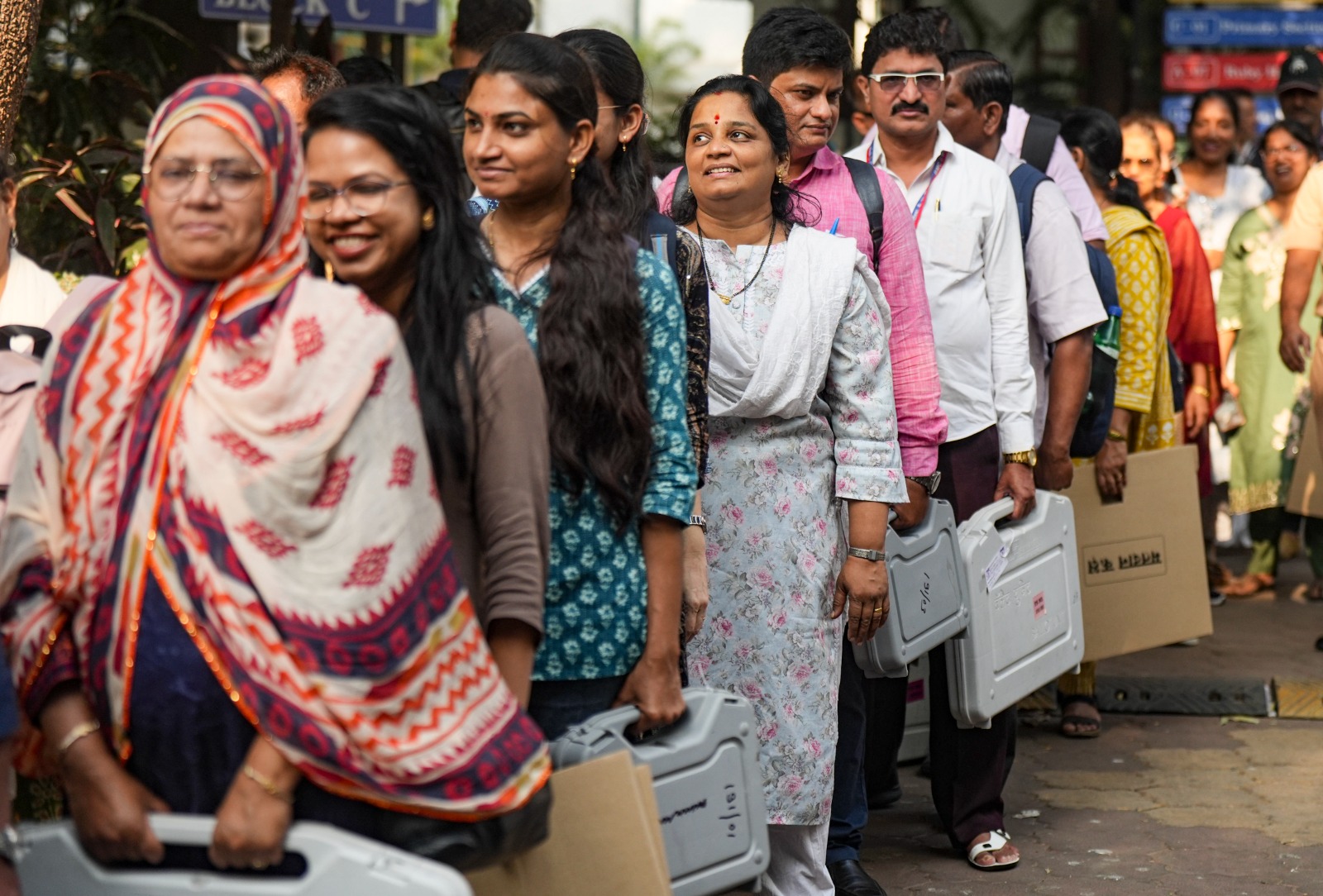 BMC Election: मुंबई में कितनी है हिन्दू-मुस्लिम आबादी, 30 फीसदी मराठी वोट किस पाले में जाएगा, जानें पूरा गणित