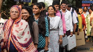 BMC Election: मुंबई में कितनी है हिन्दू-मुस्लिम आबादी, 30 फीसदी मराठी वोट किस पाले में जाएगा, जानें पूरा गणित