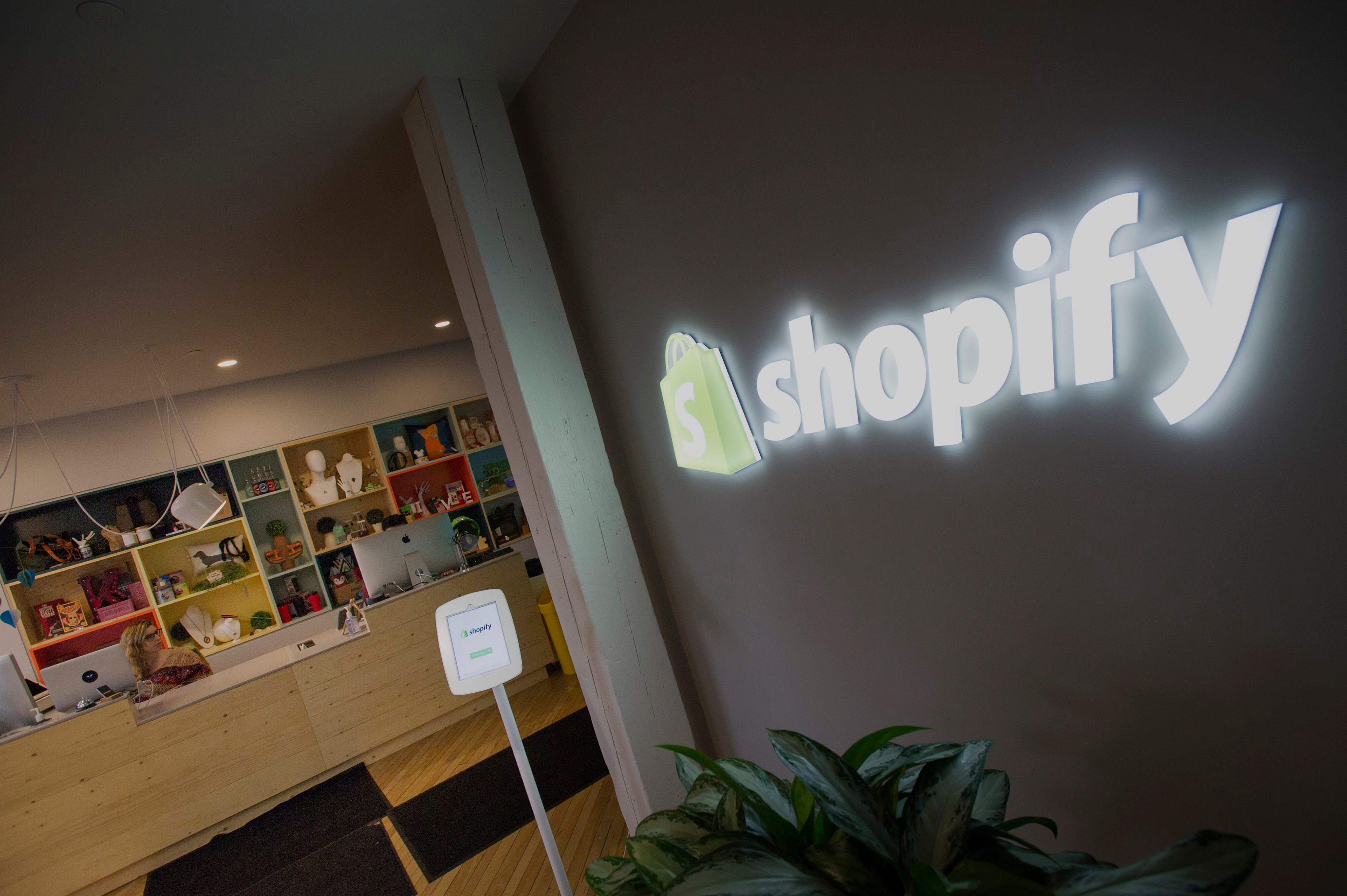  Five Companies That Made It Big With Little Or No Money