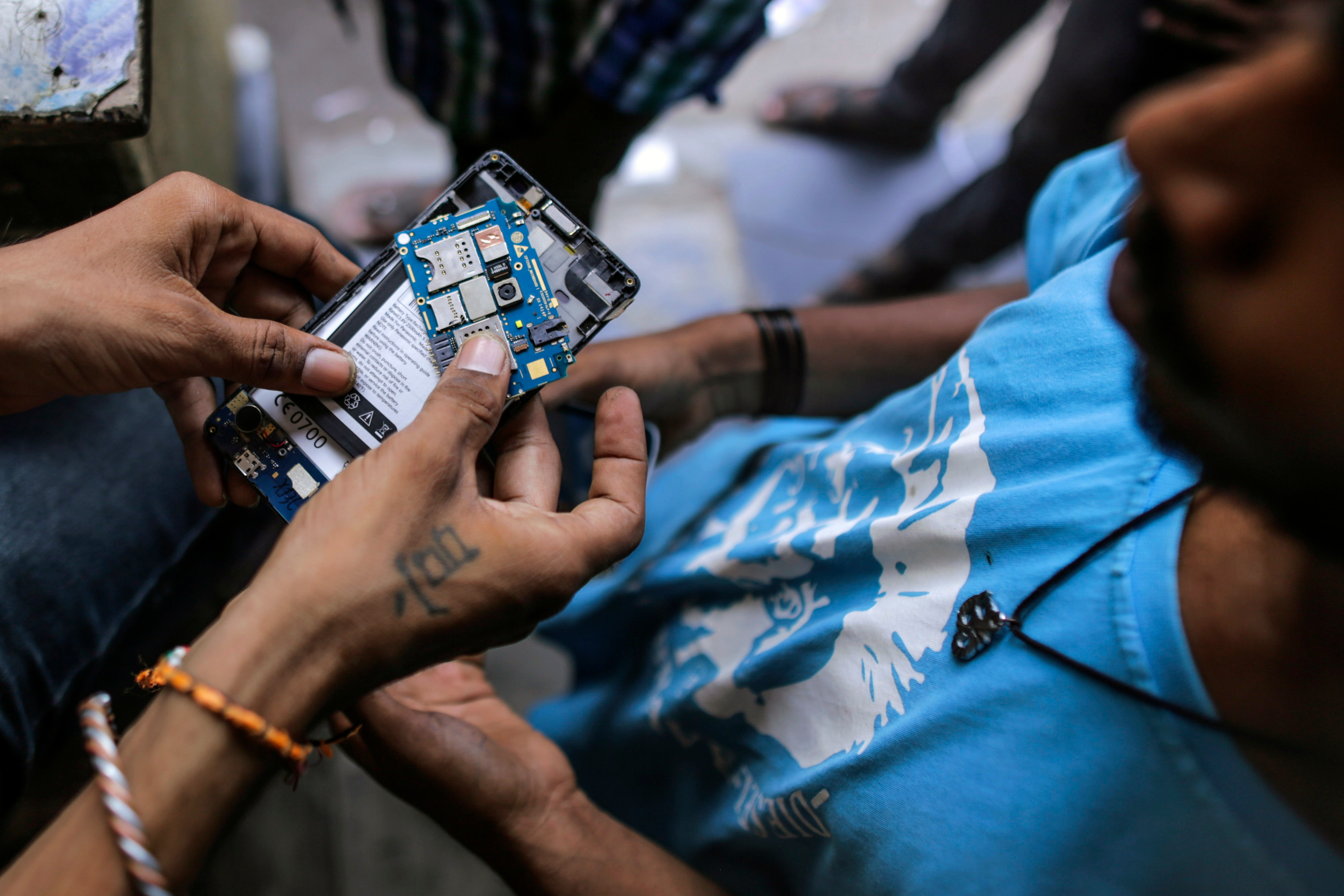 Government Puts Mobile Phone Makers On Notice Over Data Privacy