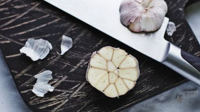 Raw Garlic For Men: पुरुषों के लिए कच्चा लहसुन खाना क्यों फायदेमंद माना जाता है?