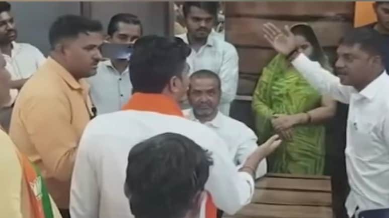 BMC Election 2026 : मानखुर्दमध्ये राडा; भाजपा नेत्यांनी रात्री बोलावलं आणि...अपक्ष उमेदवाराचा सनसनाटी आरोप