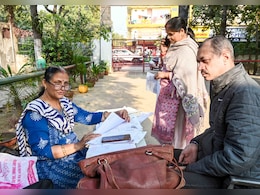 FAQ: यूपी में कितने वोटरों के नाम कटे, कहां सबसे ज्यादा छंटे, SIR की हर बड़ी बात जानिए