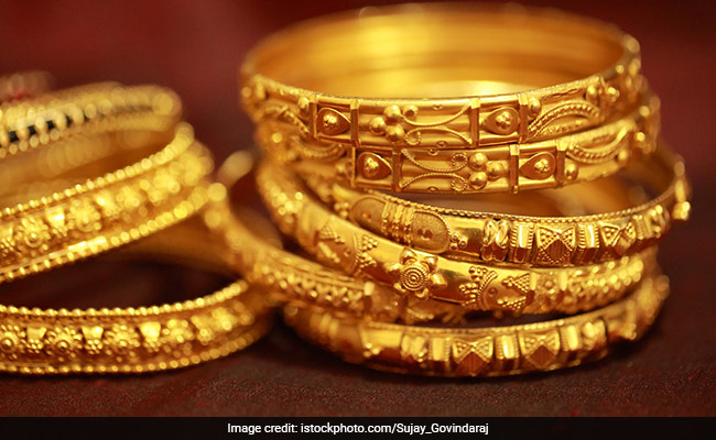 Weak Global Cues Pull Gold Prices: 5 Things To Know
