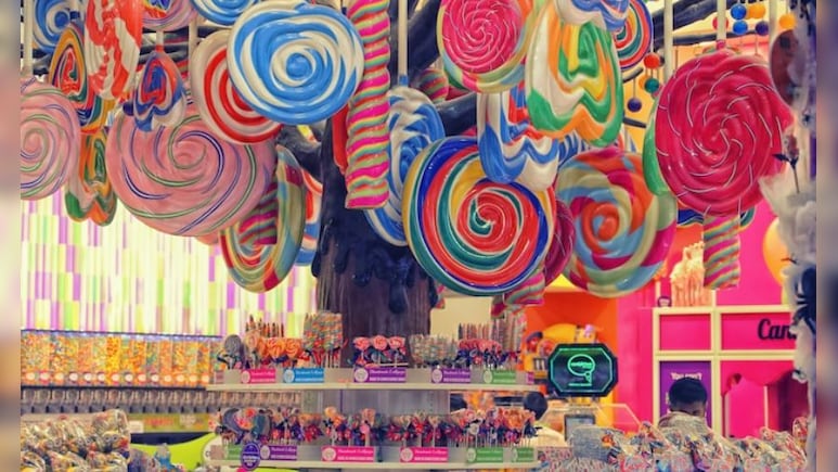 Viral News: गाणं वाजू दया! 800 रुपयांचं लॉलीपॉप कि म्युझिक प्लेअर? खाताच कानामध्ये वाजू लागतंय गाणं