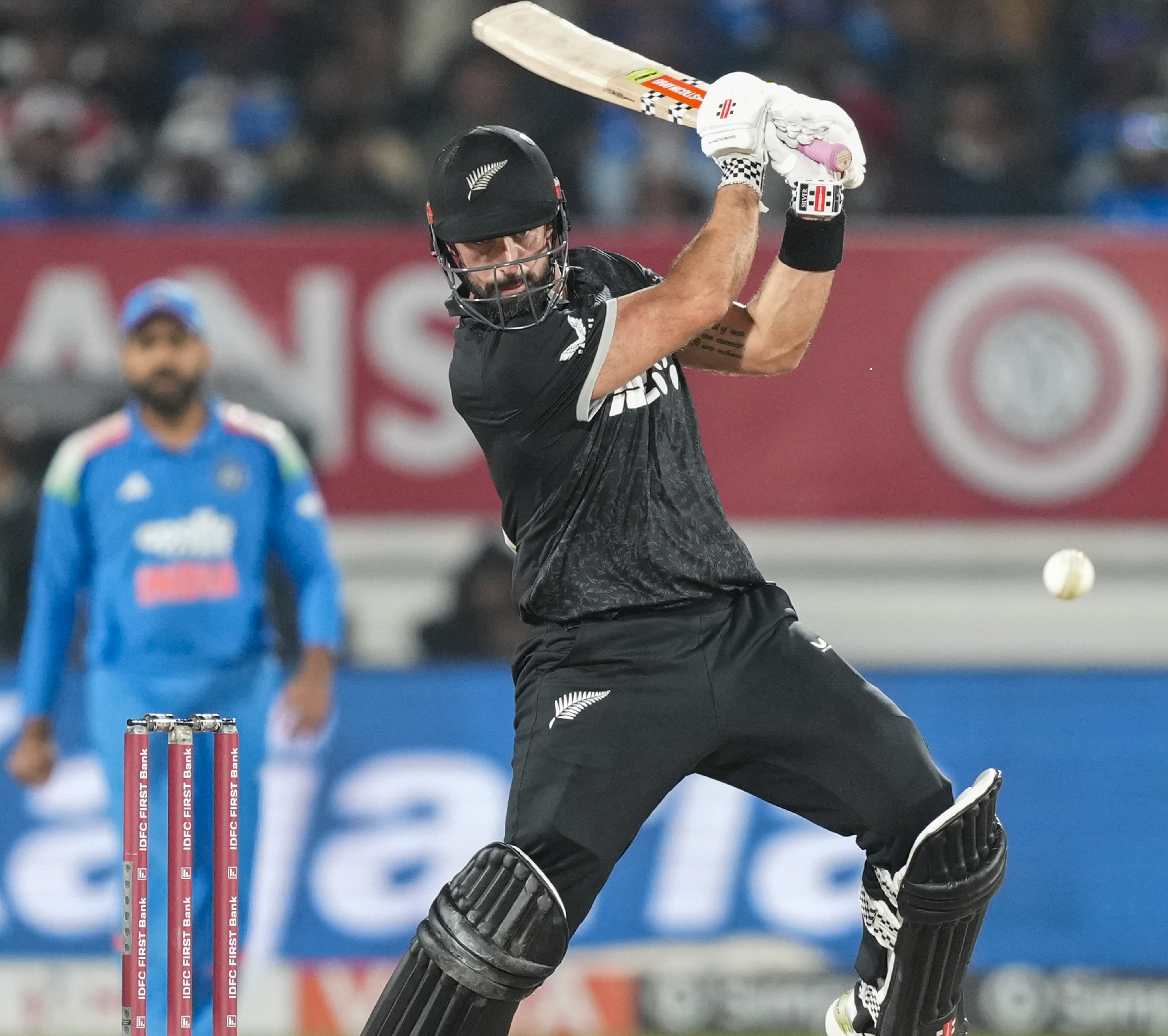IND vs NZ LIVE Score, 2nd ODI: डेरेल मिशेल ने जड़ा वनडे करियर का 8वां शतक, जीत की ओर न्यूजीलैंड