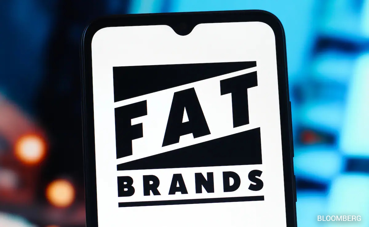 Bankrupt Restaurant Chain's CEO Looted Funds For Trips, Jets, Lenders Allege