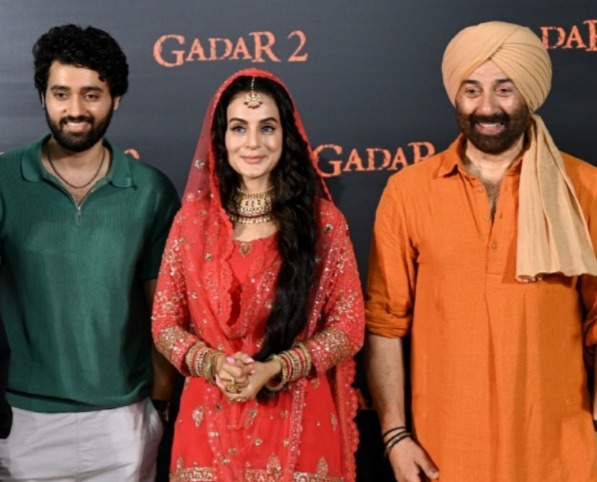 बॉर्डर 2 की कामयाबी के बीच गदर 2 की सकीना का आया रिएक्शन, अमीषा पटेल बोलीं - 'नाकाबिल लोगों' को मिल रहा है रियलिटी चेक