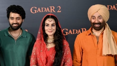 बॉर्डर 2 की कामयाबी के बीच गदर 2 की सकीना का आया रिएक्शन, अमीषा पटेल बोलीं - 'नाकाबिल लोगों' को मिल रहा है रियलिटी चेक