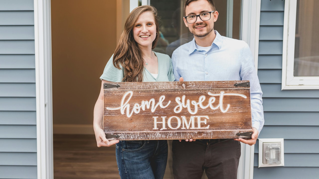 Affordable housewarming gift ideas that add warmth and character to new homes