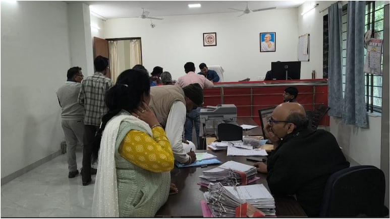 सीहोर मतदाता सूची में गड़बड़झाला! 1.97 लाख वोटर के रिकॉर्ड का मिलान नहीं, अब क्या कर सकते हैं?&nbsp;