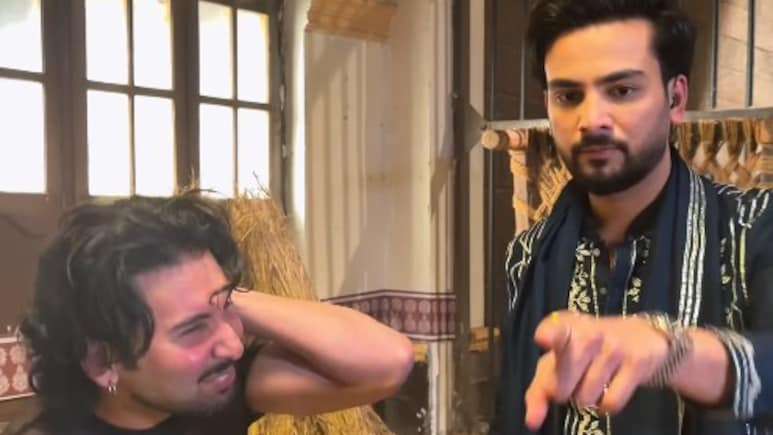 सामने जल रही थी चिता, फनी रील देख रहे थे ऑरी, एल्विश यादव ने लगा दिया थप्पड़