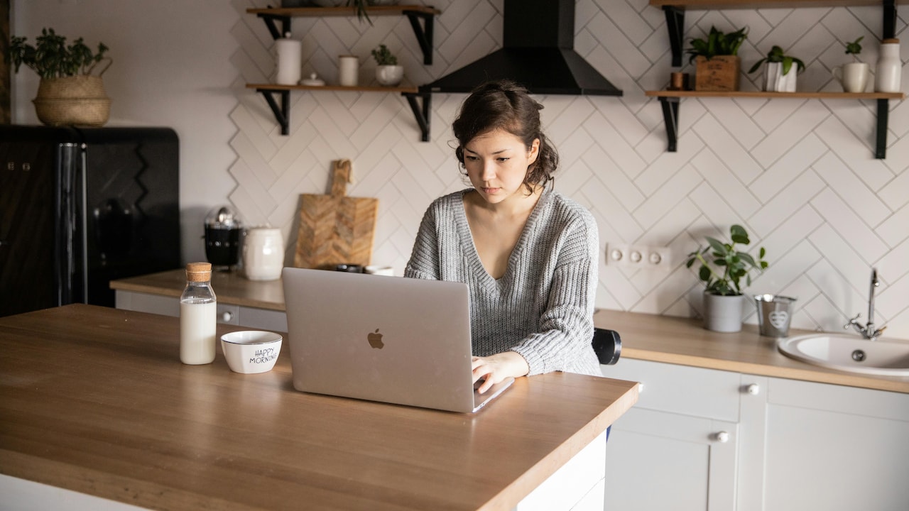 7 Best Kitchen Chimneys For Powerful Suction And Easy Maintenance 7 Best Kitchen Chimneys For Powerful Suction And Easy Maintenance