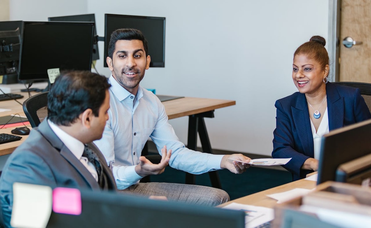 Psychotherapist Shares Tips To Tackle Loneliness And Emotional Isolation In Corporate India