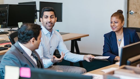 Psychotherapist Shares Tips To Tackle Loneliness And Emotional Isolation In Corporate India