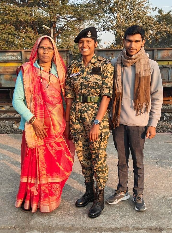 success story kirti kalam bsf labourer daughter barja village timarni harda mp