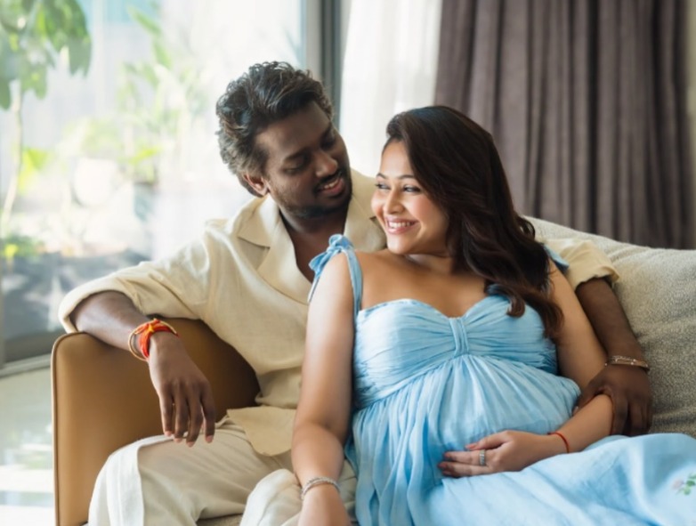 जवान डायरेक्टर एटली दूसरी बार बनने वाले हैं पिता, प्रिया मोहन ने बेबी बंप के साथ शेयर की फोटोज
